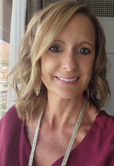 Amy Jones Headshot.jpg
