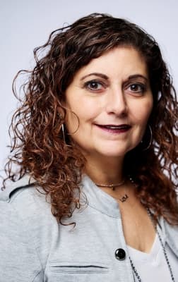Laurie-Spitz headshot.jpg